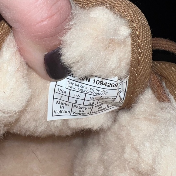 New UGG Neumel Boots in ‘Chestnut’ - (WMNS SIZE 7) - Picture 4 of 6